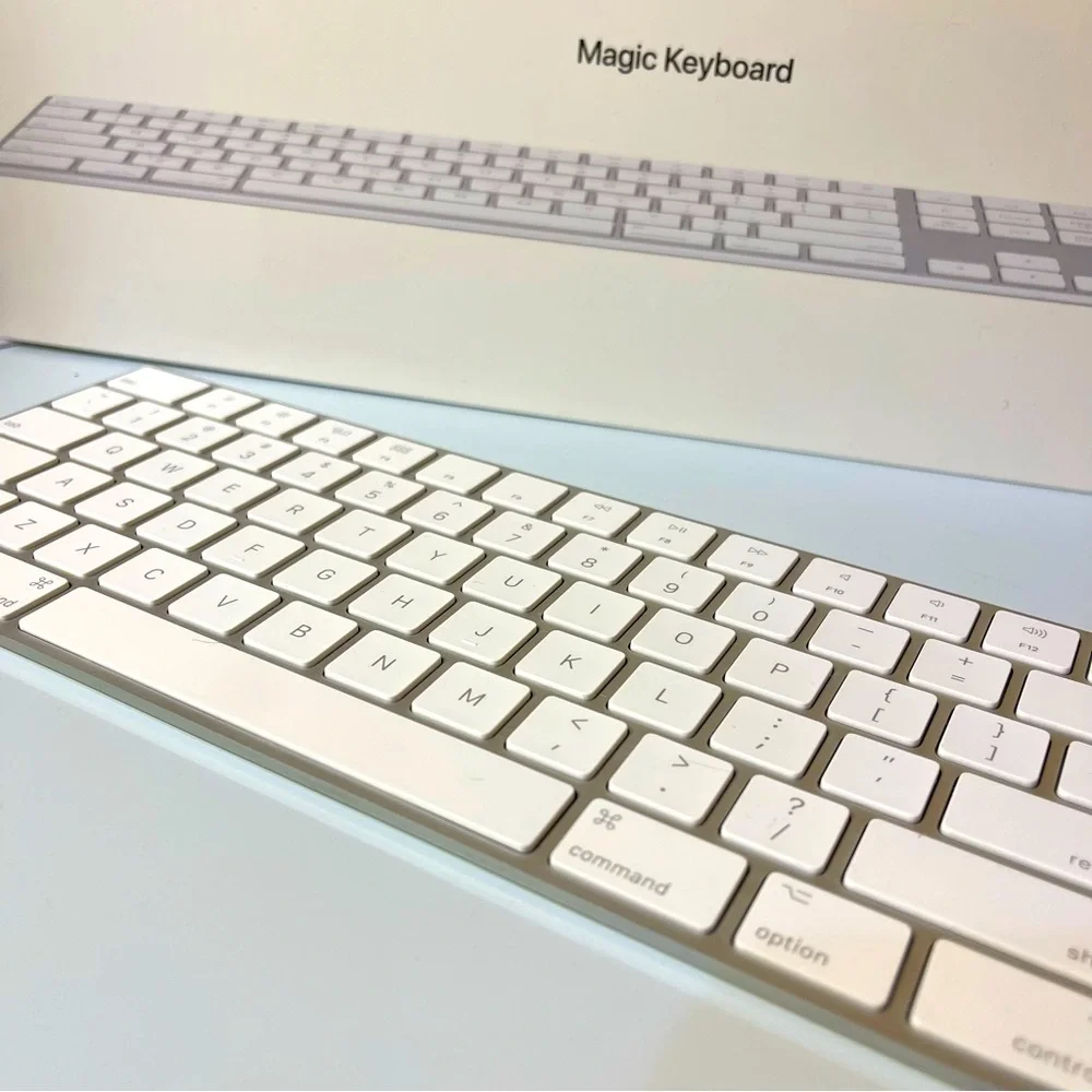 APPLE Magic Keyboard with Numeric Keypad US English White Wireless Chargable